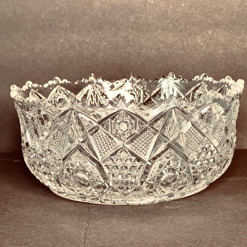 Early 20th Century Pressed Glass Radiant Star 7.5" Wedding Bowl